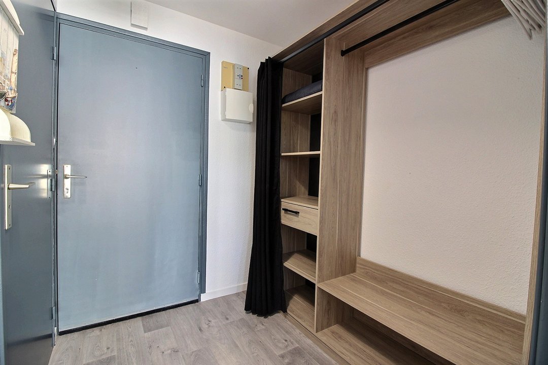 /picture/helios/116215201/QUEENVICT F2/10_2025-12-19CET00h00-12.jpg